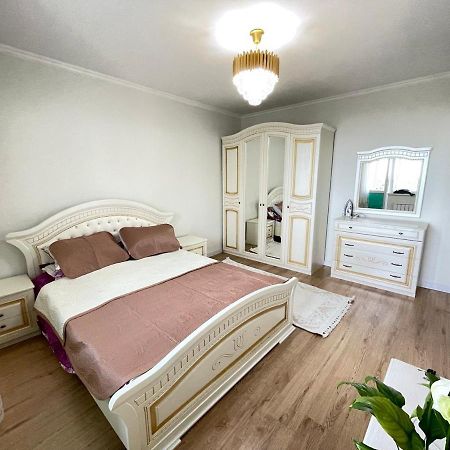 Apartment In Almaty Extérieur photo