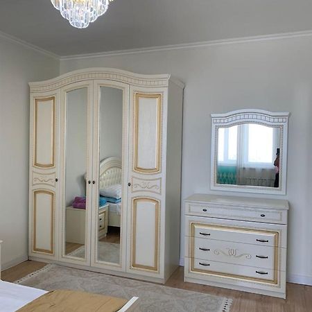 Apartment In Almaty Extérieur photo