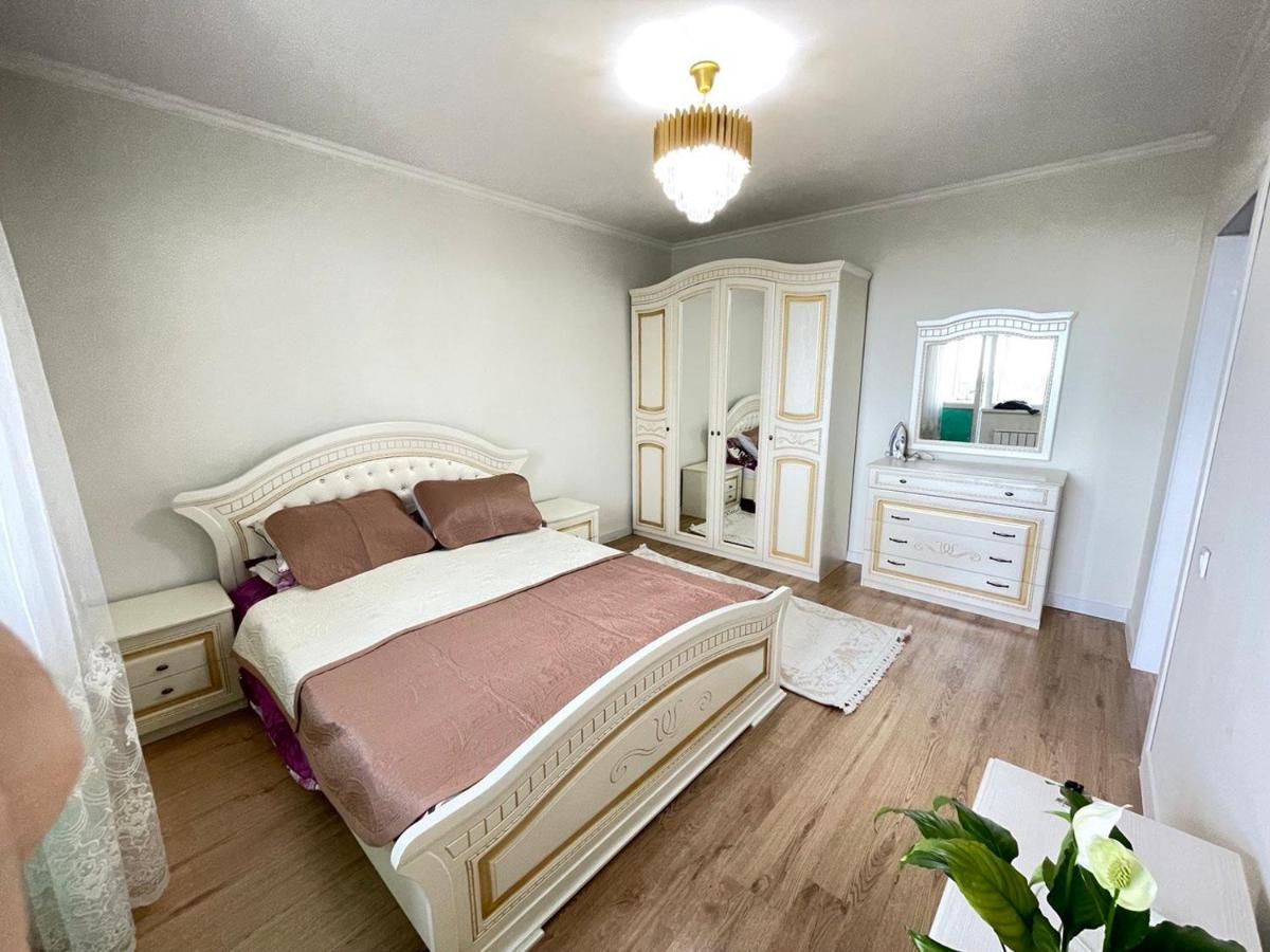 Apartment In Almaty Extérieur photo