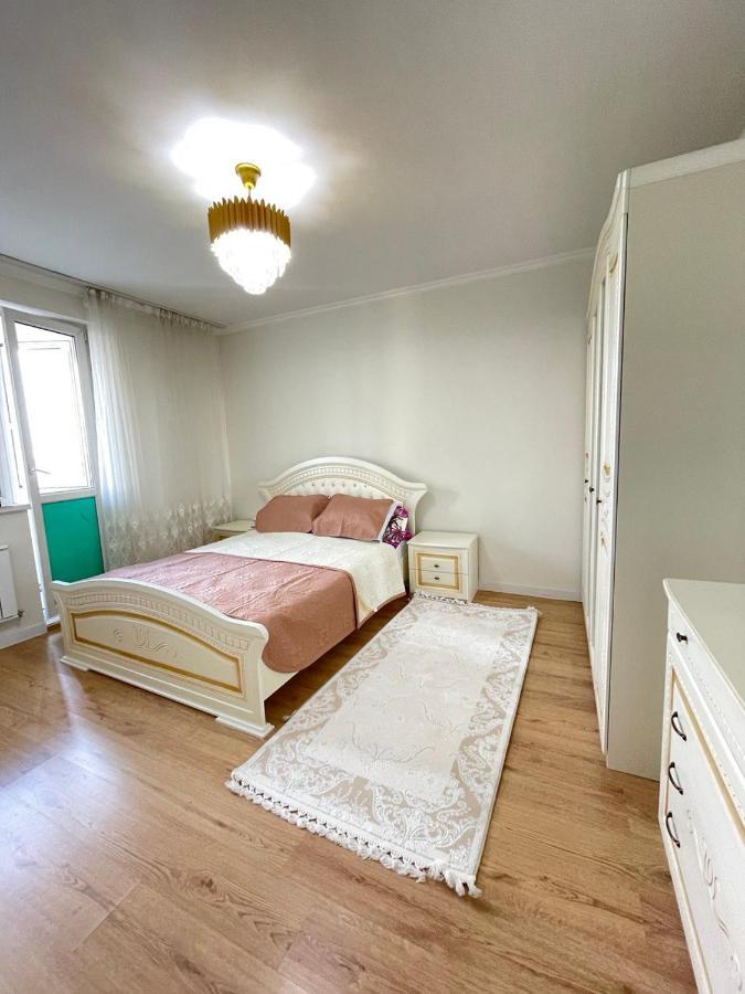 Apartment In Almaty Extérieur photo